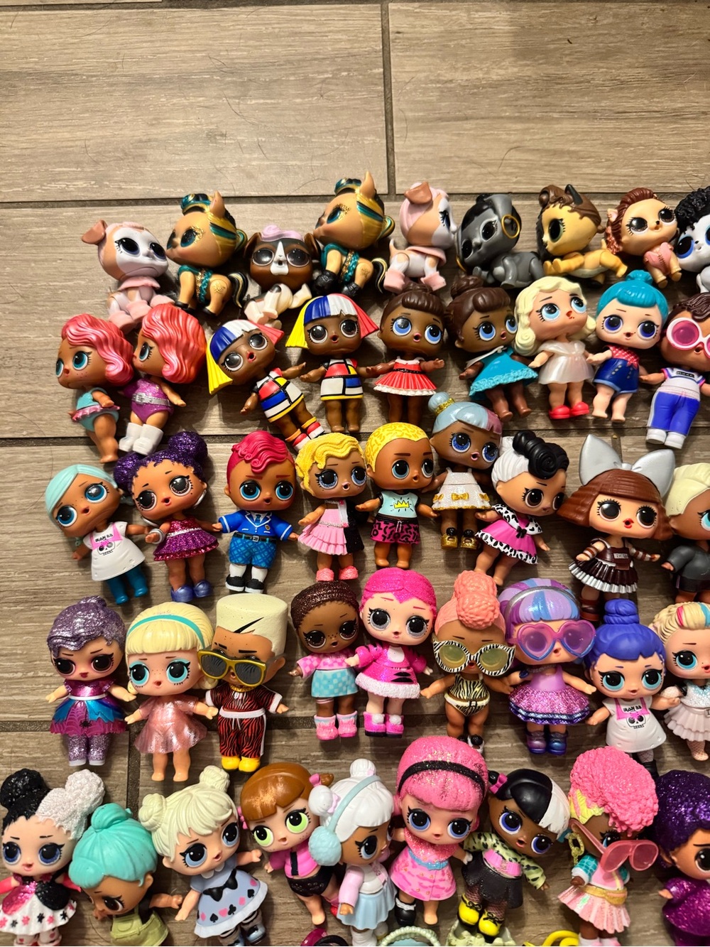 L.O.L. Surprise! Mini Doll Collection - Pink, Purple, Blue, Yellow, Black, White - Picture 3 of 7
